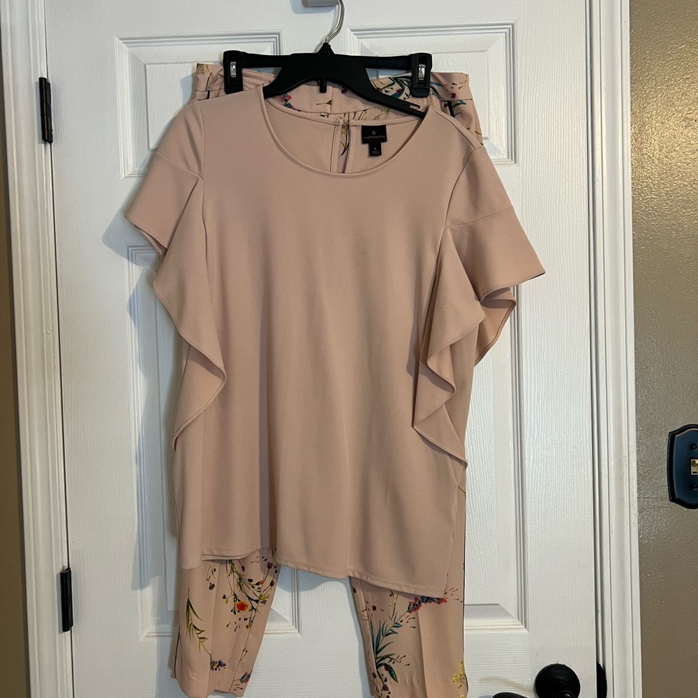 Worthlington set. Size large ankle pant set. Excellent condition. Non smoker